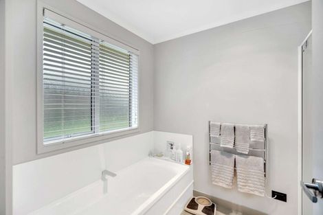 Photo of property in 12 Omana Avenue, Shelly Beach, Helensville, 0874