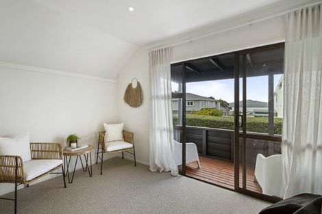 Photo of property in 2/10 Merani Street, Narrow Neck, Auckland, 0622