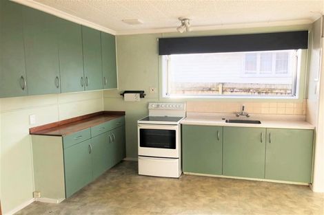 Photo of property in 11 Poto Street, Te Atatu South, Auckland, 0610