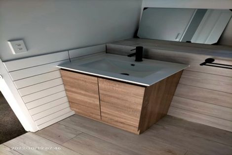 Photo of property in 22 Raymond Terrace, Northcote, Auckland, 0627