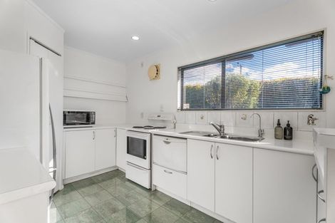 Photo of property in 2/71 Potter Avenue, Northcote, Auckland, 0627