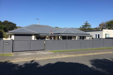 Photo of property in 1a Roy Street, Tawa, Wellington, 5028