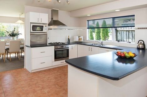 Photo of property in 10 West Fairway, Golflands, Auckland, 2013