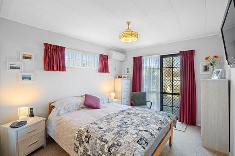 Photo of property in 10 Broadbelt Grove, Levin, 5510