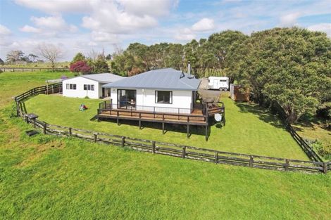 Photo of property in 14 Brewster Road, Pukekawa, Tuakau, 2696