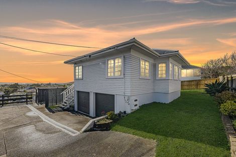 Photo of property in 4233 Great North Road, Glendene, Auckland, 0602