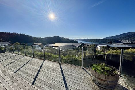 Photo of property in 33 Harbour View Heights, Picton, 7220