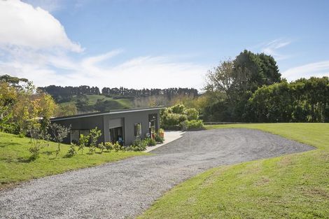Photo of property in 19 Kaipara Lake Road, South Head, Helensville, 0874