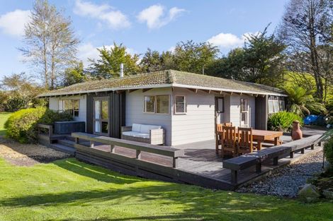Photo of property in 61 Oak Drive, Wairakei, Taupo, 3384