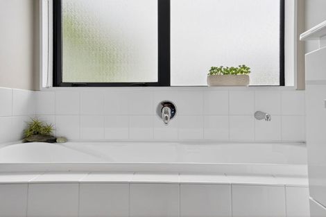 Photo of property in 23 Raabia Close, Parakai, 0830