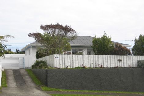 Photo of property in 100 Pioneer Road, Moturoa, New Plymouth, 4310