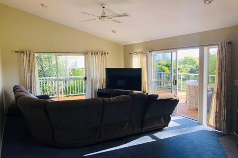 Photo of property in 7 Azure Grove, Unsworth Heights, Auckland, 0632
