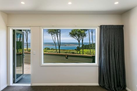 Photo of property in 7 Cameron Drive, Acacia Bay, Taupo, 3385