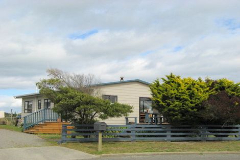 Photo of property in 8 Norna Grove, Waikawa Beach, Levin, 5573