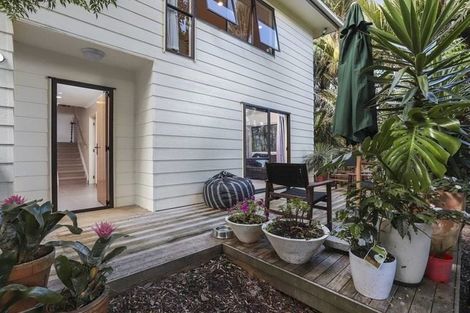 Photo of property in 134 Woodlands Park Road, Titirangi, Auckland, 0604