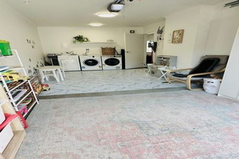 Photo of property in 8 Pangu Way, Mangere, Auckland, 2022