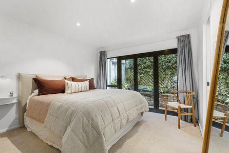 Photo of property in Vein & Skin, 38a Roxburgh Street, Mount Victoria, Wellington, 6011