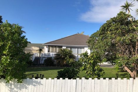 Photo of property in 1/69 Howe Street, Howick, Auckland, 2014