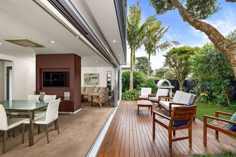 Photo of property in 9a Evelyn Place, Hillcrest, Auckland, 0627