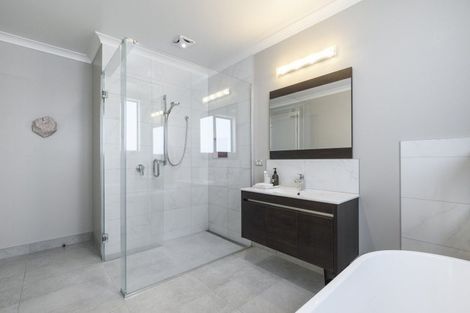 Photo of property in 38 Holyoake Terrace, Omokoroa, 3114