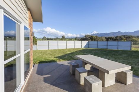 Photo of property in 1375 Carrington Road, Hurworth, New Plymouth, 4371