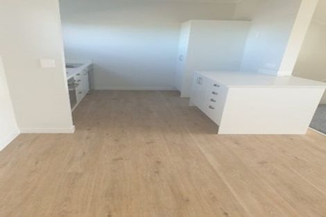 Photo of property in 7/5 Peachgrove Road, Te Atatu Peninsula, Auckland, 0610