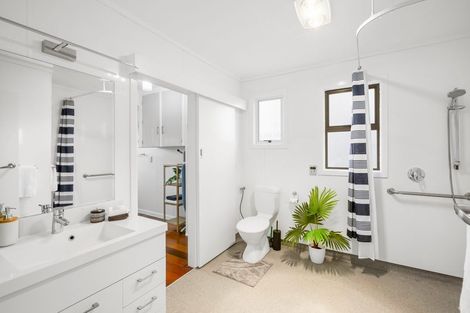 Photo of property in 247 Mangorei Road, Merrilands, New Plymouth, 4312