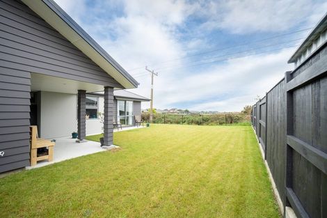 Photo of property in 22 Monaco Grove, Fitzherbert, Palmerston North, 4410