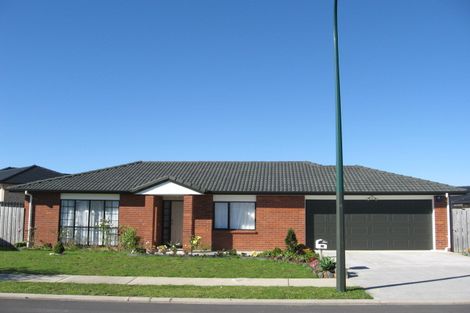 Photo of property in 28 Carn Place, Weymouth, Auckland, 2103