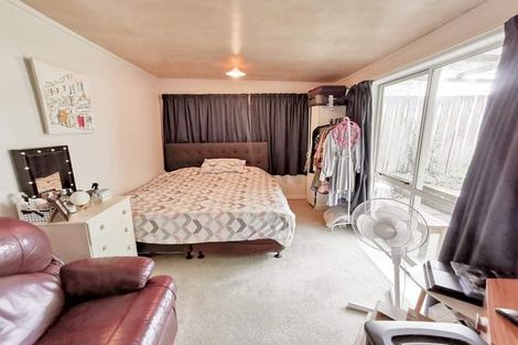 Photo of property in 9 Toru Street, Te Atatu Peninsula, Auckland, 0610