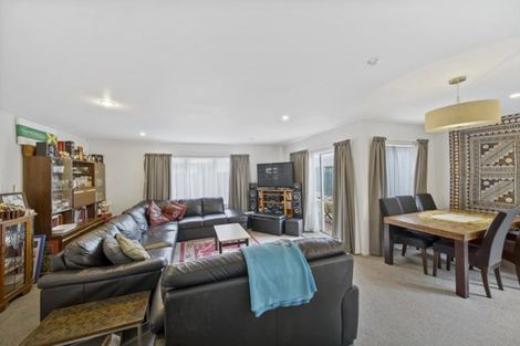 Photo of property in 4c Sheriff Place, Randwick Park, Auckland, 2105