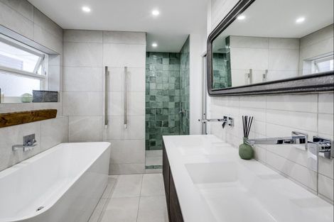 Photo of property in 72 Reynolds Road, Havelock North, 4130