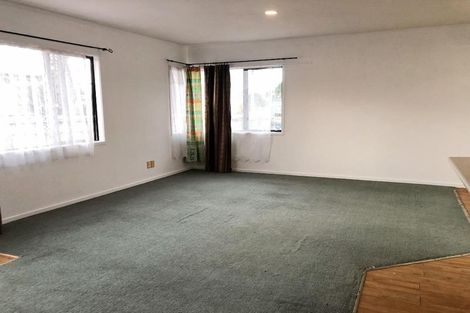 Photo of property in 52 Kelwyn Road, Kelston, Auckland, 0602