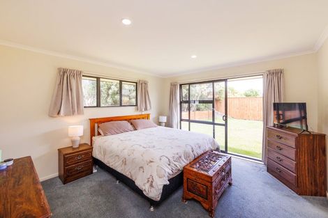 Photo of property in 14 Woodgate Court, Fitzherbert, Palmerston North, 4410