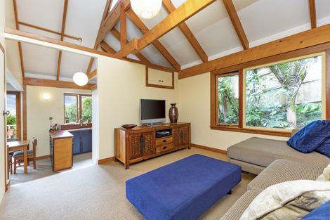 Photo of property in 7 Piha Road, Piha, 0772