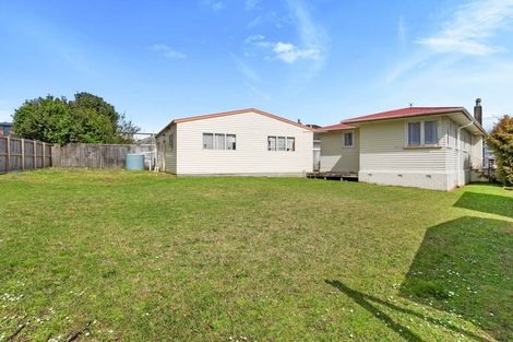 Photo of property in 10 Serjeant Street, Henderson, Auckland, 0612