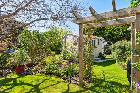 Photo of property in 31 Walton Avenue, Waikanae, 5036