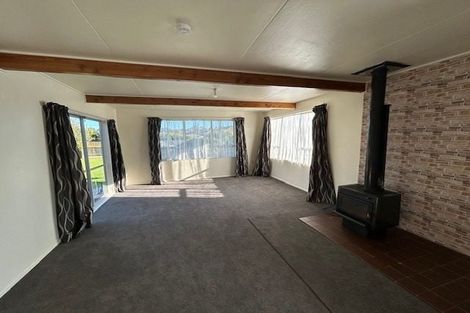 Photo of property in 6 Latham Stubbs Crescent, Waipawa, 4210