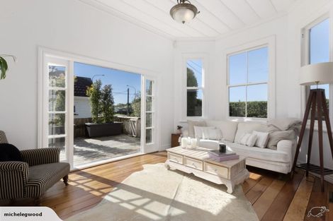 Photo of property in 1/86 Birkenhead Avenue, Birkenhead, Auckland, 0626