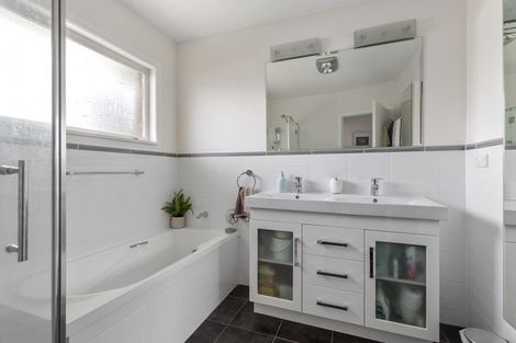 Photo of property in 9 Cardiff Street, Pukekohe, 2120