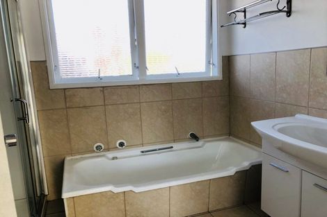 Photo of property in 1 Beldon Place, Pakuranga Heights, Auckland, 2010