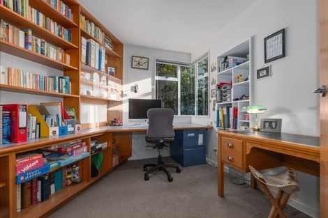 Photo of property in 32 Paremata Crescent, Paremata, Porirua, 5024
