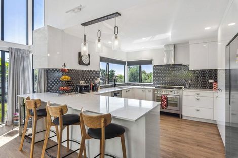 Photo of property in 41 Quadrant Heights, Paraparaumu, 5032