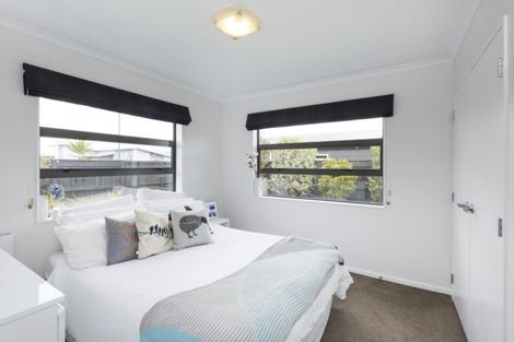 Photo of property in 4 Chestnut Close, Kelvin Grove, Palmerston North, 4414