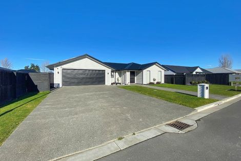 Photo of property in 11 Saint James Place, Rangiora, 7400