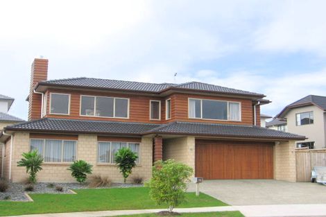 Photo of property in 18 Fernloche Place, Flat Bush, Auckland, 2016