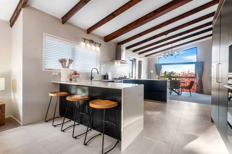 Photo of property in 30 Meadowvale Avenue, Forrest Hill, Auckland, 0620