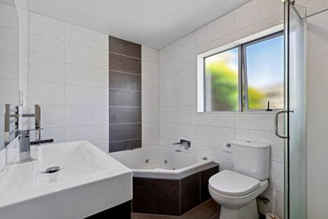 Photo of property in 9 Baker Street, Fairview Heights, Auckland, 0632