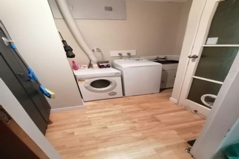 Photo of property in 32 Glanmire Road, Newlands, Wellington, 6037