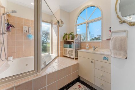 Photo of property in 4 Karina Terrace, Roslyn, Palmerston North, 4414